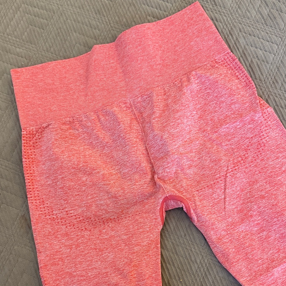 Gymshark Vibrant Pink Leggings - Picture 2 of 4